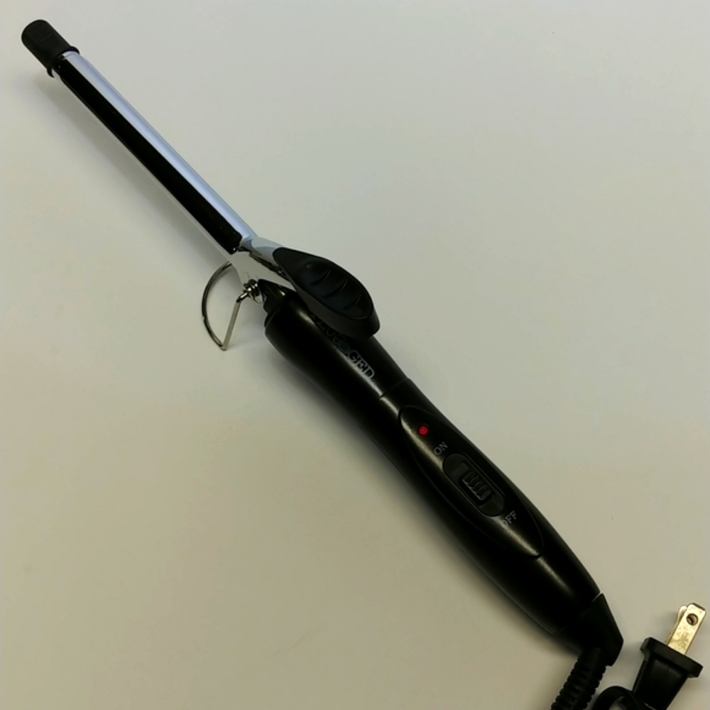 Plugged In .5" barrel curling iron